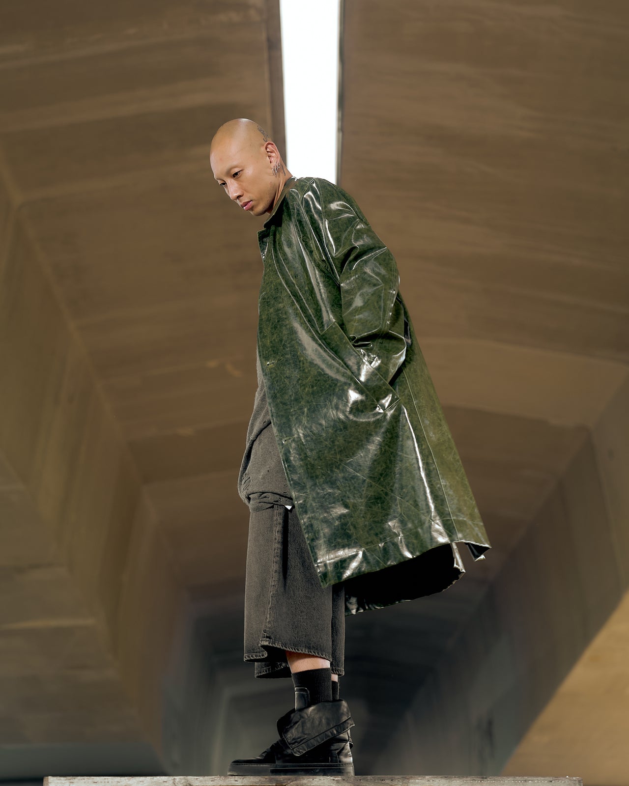 Song For The Mute 22.2 Les Olympiades Laminate cotton coat w/ pins