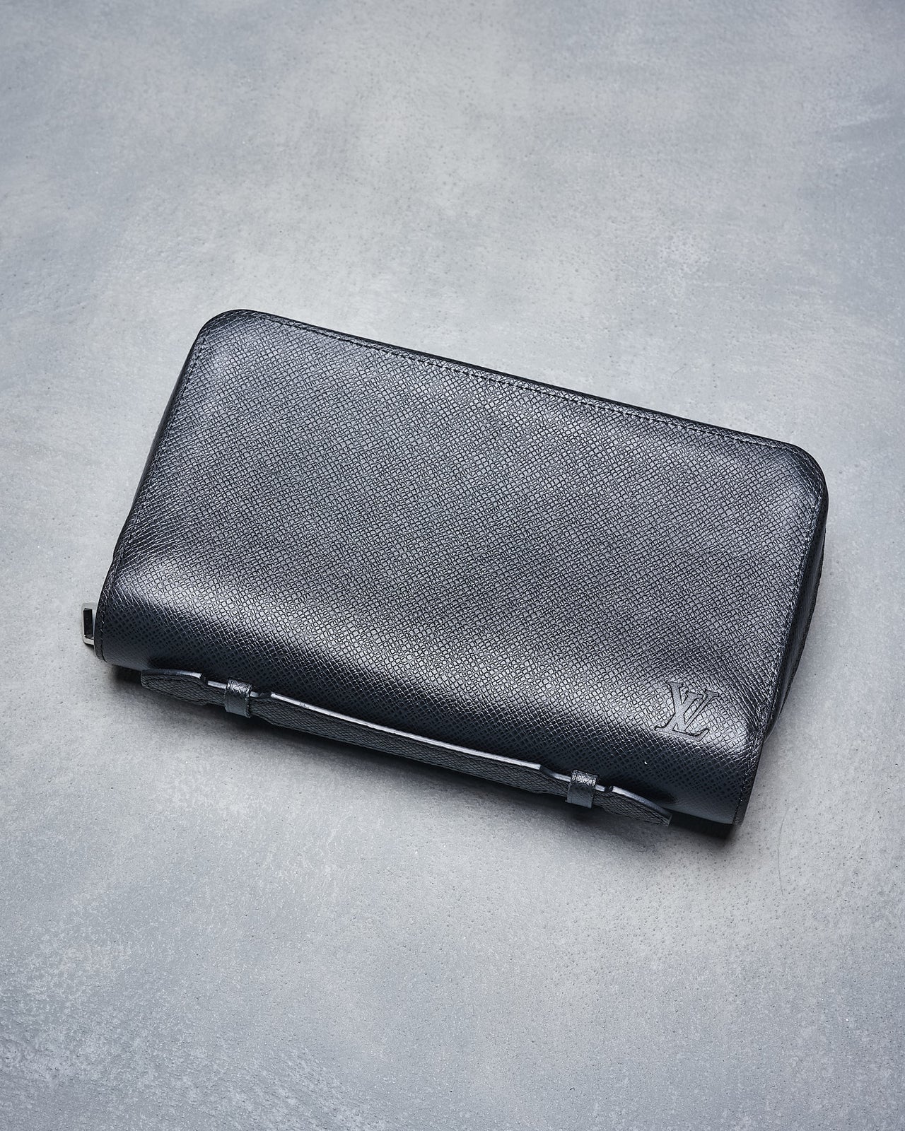 Louis Vuitton Taiga organizer wallet