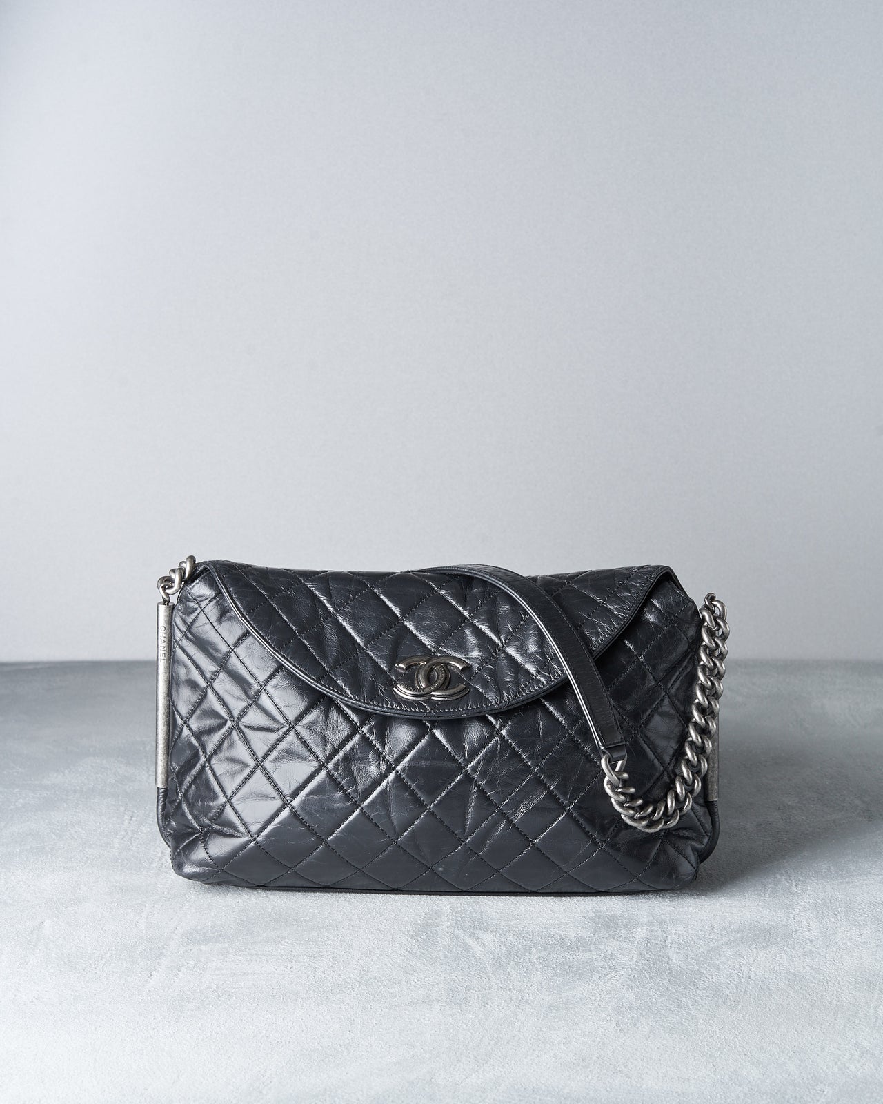 Chanel 2012 crackle leather flap shoulder bag with Ruthenium hardware