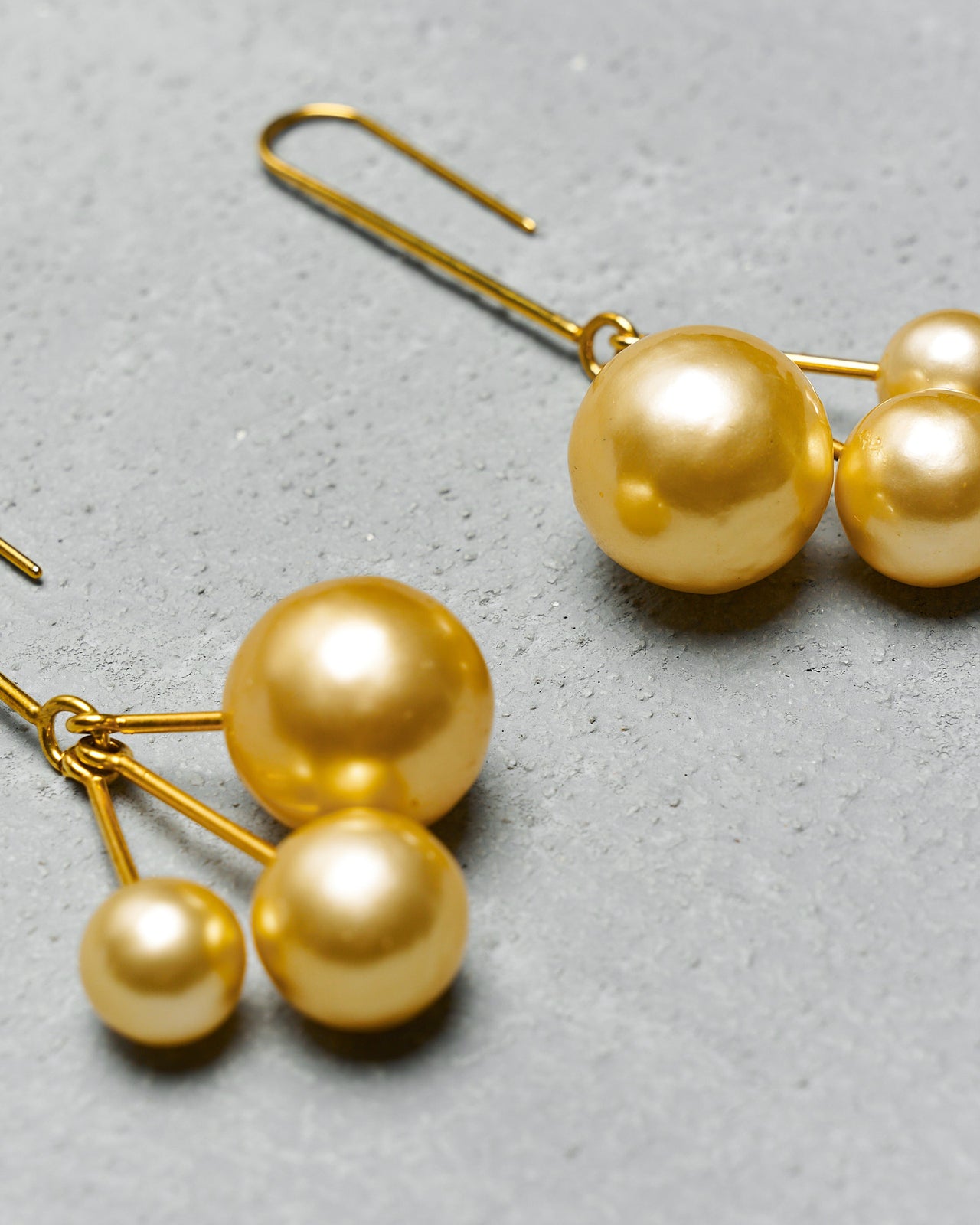 Celine 2016 Pearl pendulum earrings pair