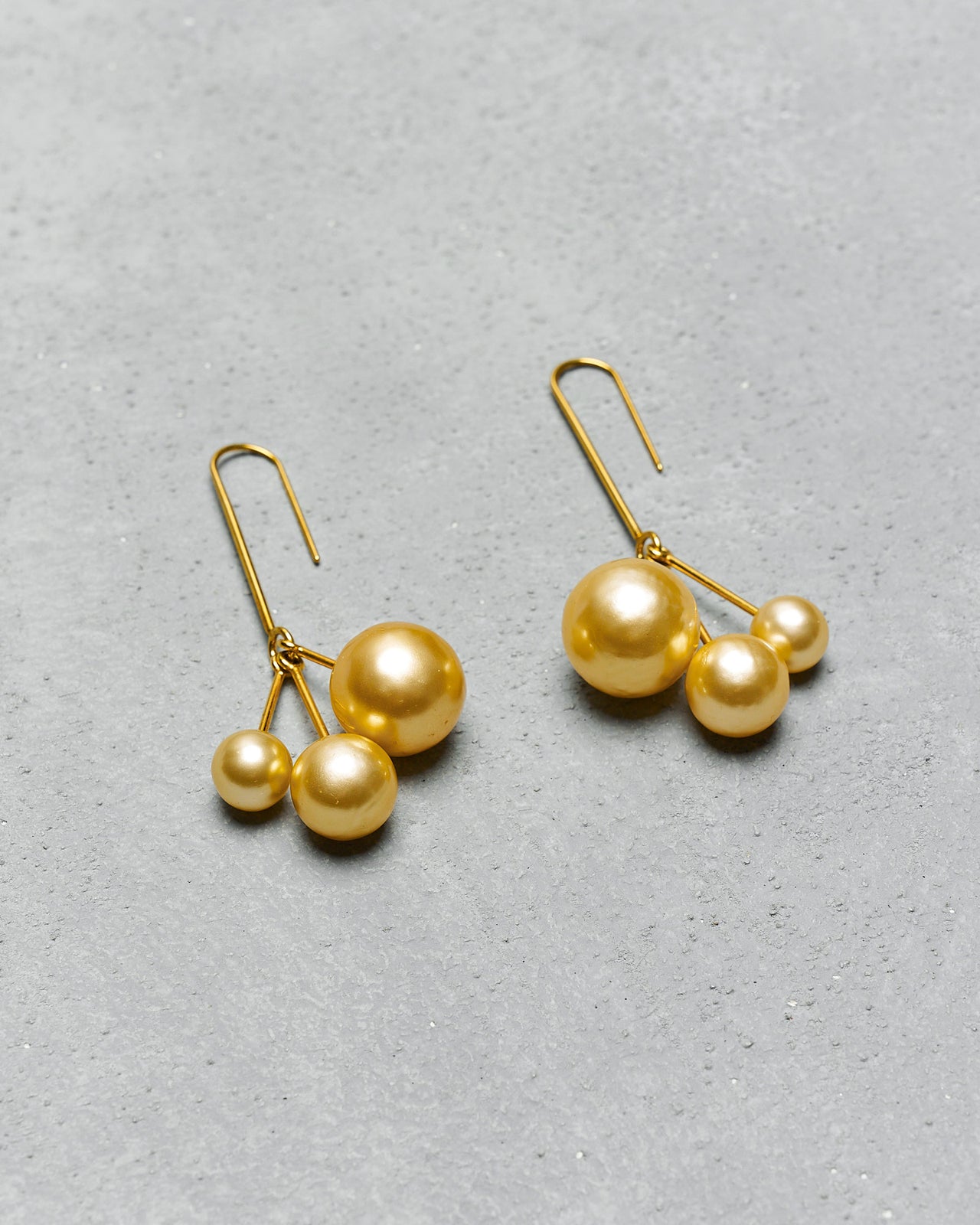Celine 2016 Pearl pendulum earrings pair