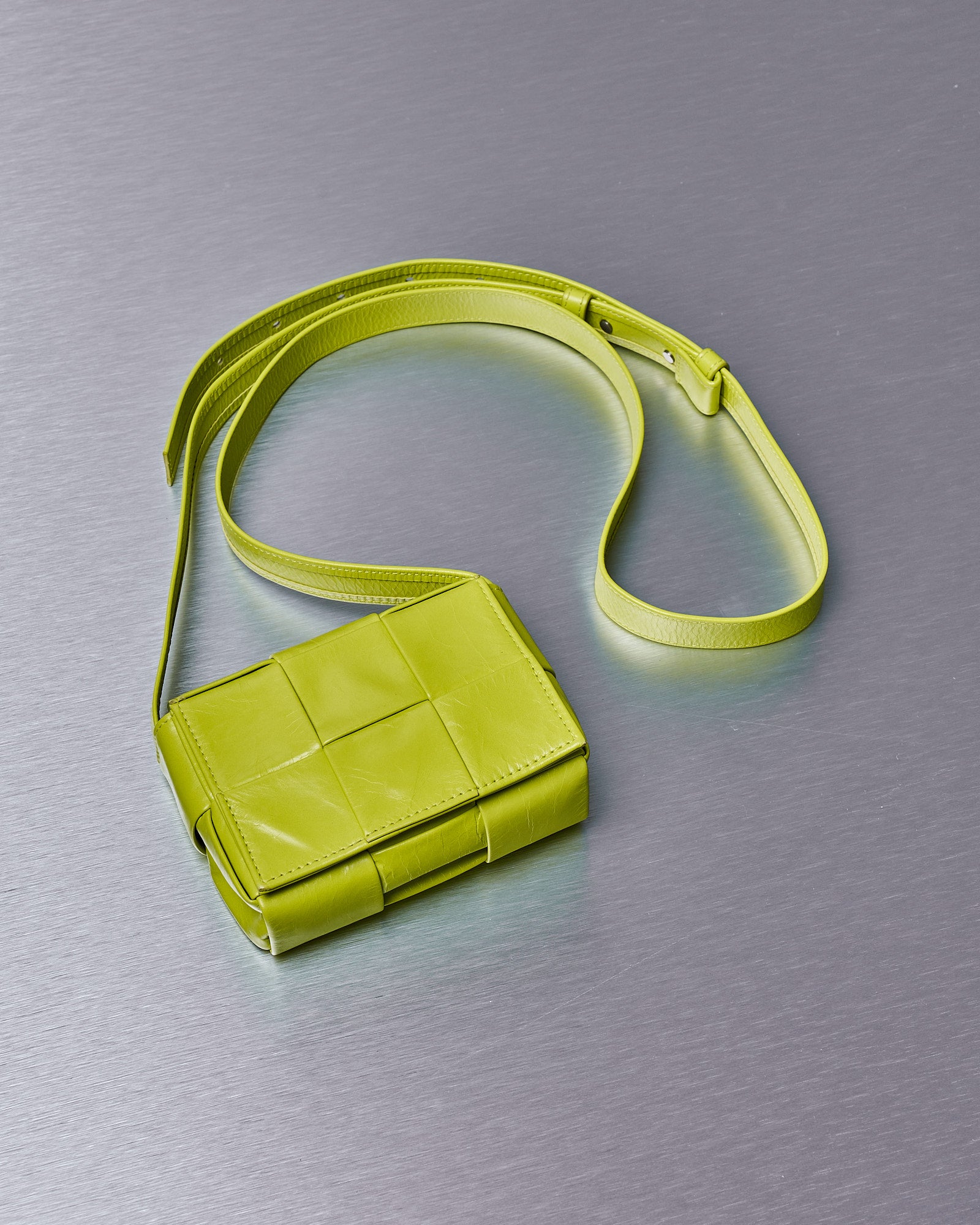 BOTTEGA VENETA ボディバッグ CASSETTE Bottega Veneta Black Woven Leather Cassette Crossbody Bag