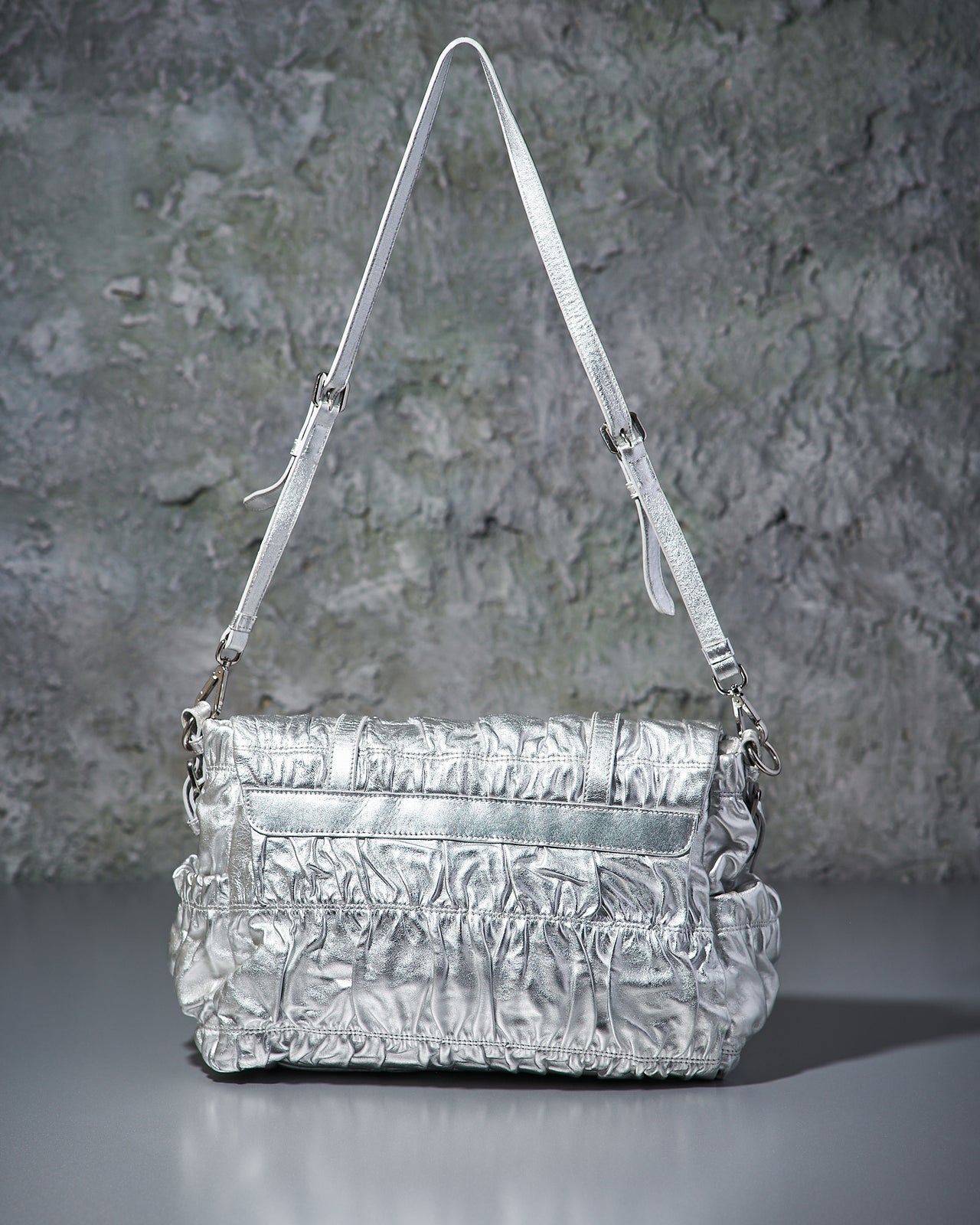 Nappa silver gaufre messenger bag