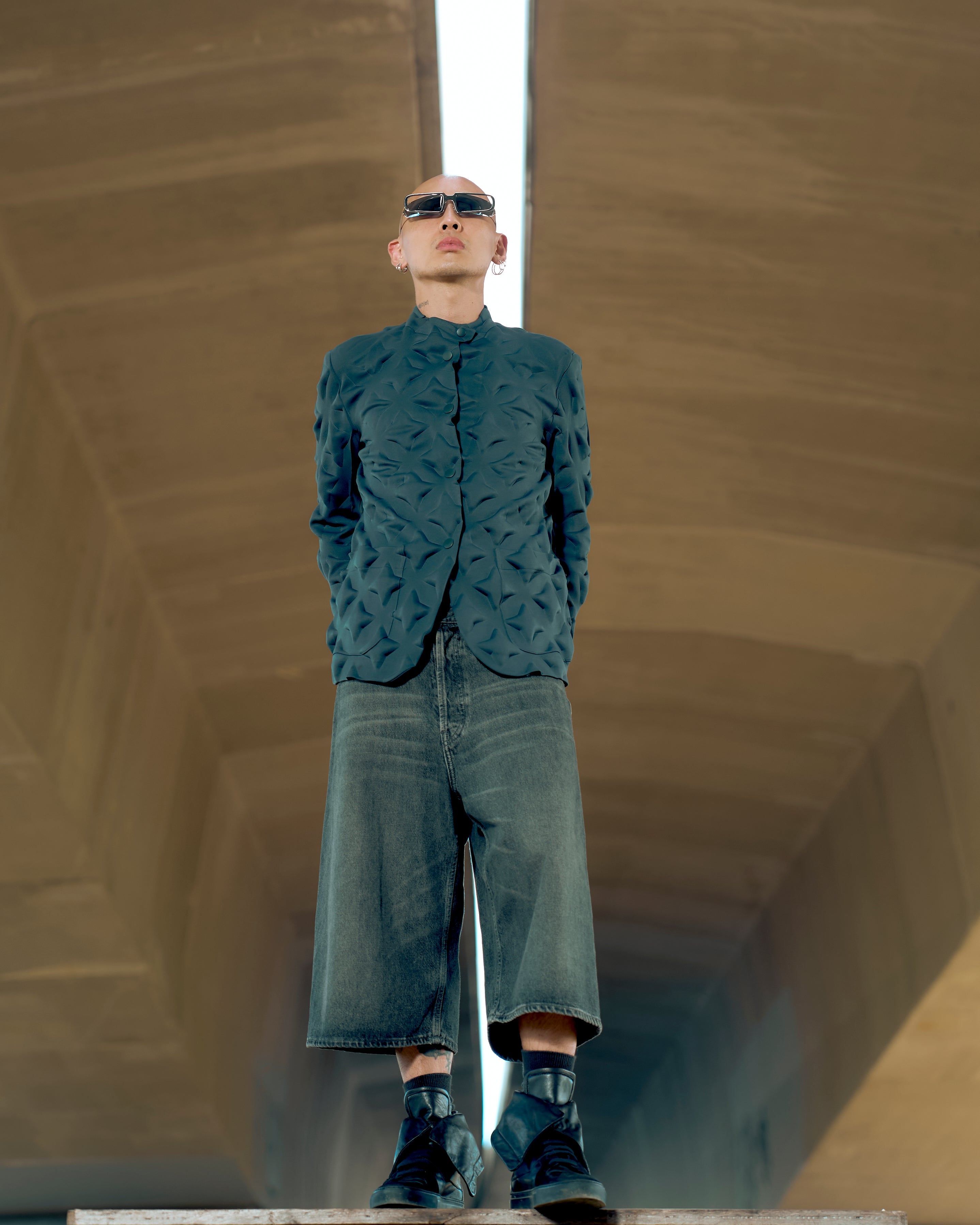 Issey_Miyake_AW_2001_by_Naoki_