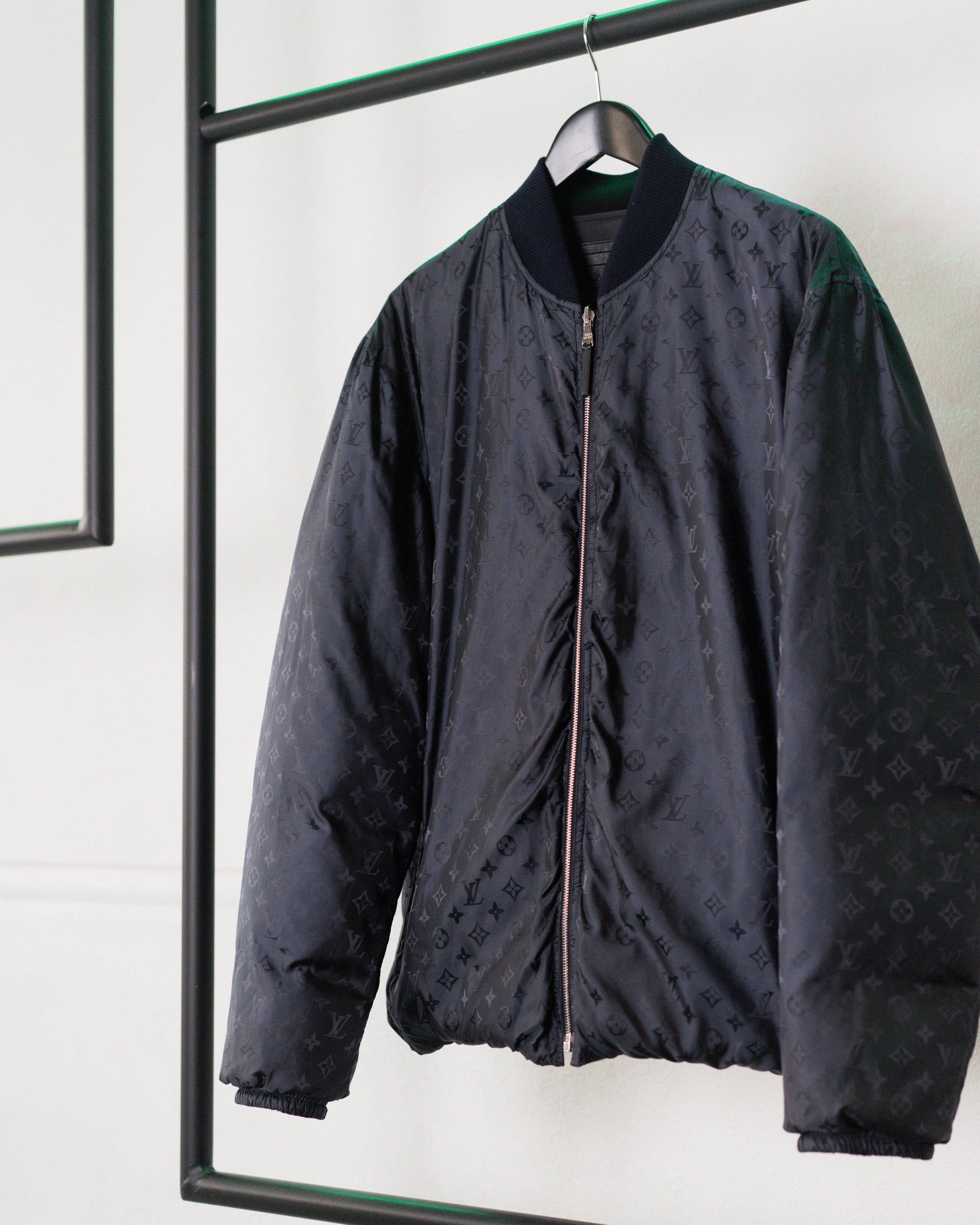 LOUIS VUITTON リバーシブル モノグラム ダウンジャケット 54 Louis Vuitton | Monogram Reversible Down Jacket - KOT-J